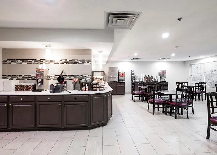 Red Roof Inn & Suites